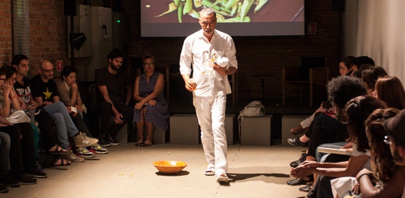 Batendo Amalá, performance by Ayrson Heráclito
